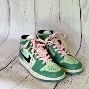 Nike Air Jordan 1 Dutch Green and Pink Mid Sneakers Size 7.5
